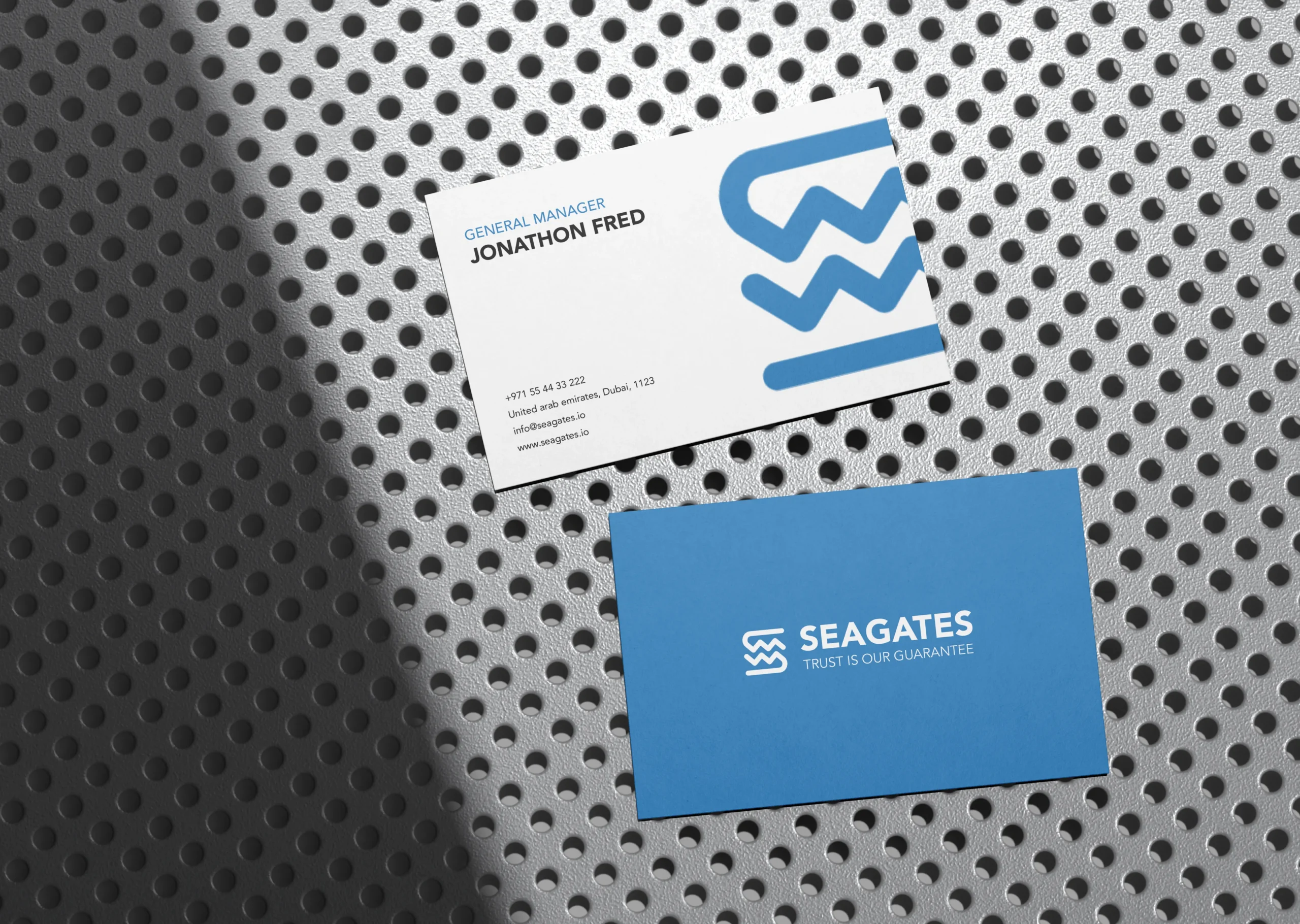 Free-Business-Card-on-Metal-Background-Mockup